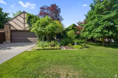 8916 S Cobble Crest Ln E, Sandy, UT 84093 - Photo 1