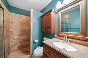 8916 S Cobble Crest Ln E, Sandy, UT 84093 - Photo 17