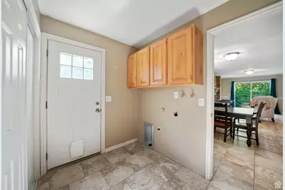 8916 S Cobble Crest Ln E, Sandy, UT 84093 - Photo 13