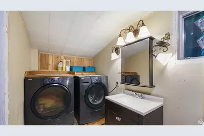 180 N State St, Sigurd, UT 84657 - Photo 31