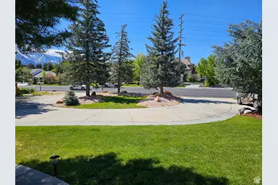 2079 E Creek Rd S, Cottonwood Heights, UT 84093 - Photo 3