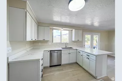 607 E Geneva, East Carbon, UT 84520 - Photo 3