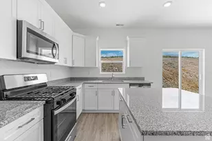 7210 Oquirrh Ranch Pkwy N, Eagle Mountain, UT 84005 - Photo 5