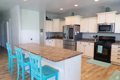 1060 Searle Ln E, Eagle Mountain, UT 84005 - Photo 13