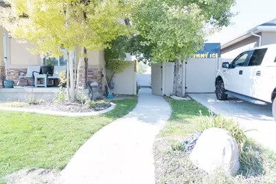 1060 Searle Ln E, Eagle Mountain, UT 84005 - Photo 5
