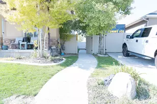 1060 Searle Ln E, Eagle Mountain, UT 84005 - Photo 5