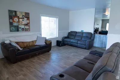 1060 Searle Ln E, Eagle Mountain, UT 84005 - Photo 11