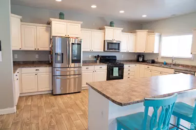 1060 Searle Ln E, Eagle Mountain, UT 84005 - Photo 15