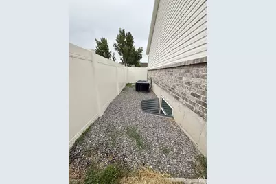 2142 E Fall St, Eagle Mountain, UT 84005 - Photo 33