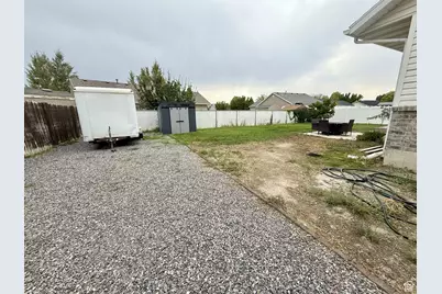 2142 E Fall St, Eagle Mountain, UT 84005 - Photo 25