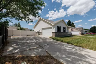 2142 E Fall St, Eagle Mountain, UT 84005 - Photo 3