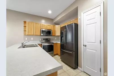 7908 S Cold Stone Ln W, West Jordan, UT 84081 - Photo 3