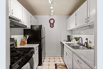 426 E Creekside Cir #B, Murray, UT 84107 - Photo 9