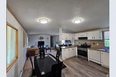 2852 S Hampton Park Dr W, West Valley, UT 84119 - Photo 7