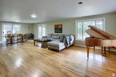 2196 E 6450 S, Cottonwood Heights, UT 84121 - Photo 3