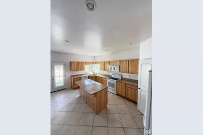 2038 W 2185 S, Woods Cross, UT 84087 - Photo 7