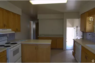 291 E 4300 S, Washington Terrace, UT 84405 - Photo 5