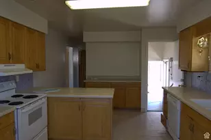 291 E 4300 S, Washington Terrace, UT 84405 - Photo 5