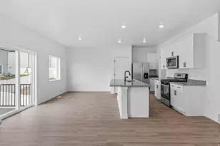 7136 Oquirrh Ranch Pkwy N, Eagle Mountain, UT 84005 - Photo 11