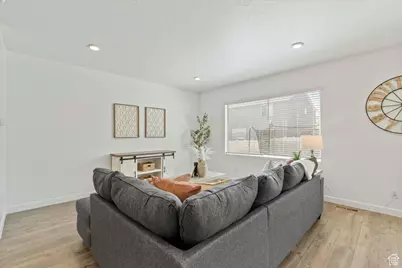 1133 E Commodore Ln, Saratoga Springs, UT 84045 - Photo 3