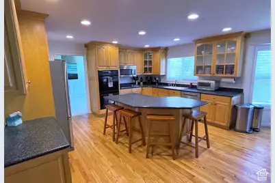 2009 E Sweetbriar Ln, Sandy, UT 84092 - Photo 5