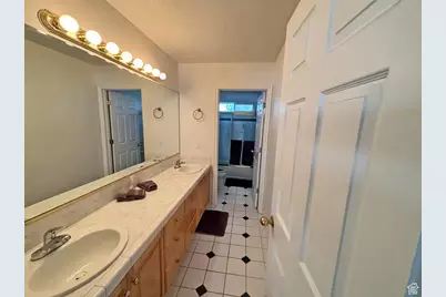 2009 E Sweetbriar Ln, Sandy, UT 84092 - Photo 13