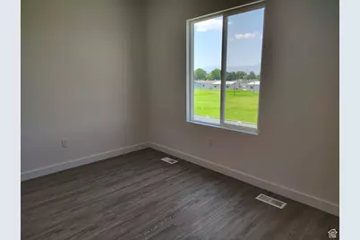 2065 N Loxley Dr, Tooele, UT 84074 - Photo 9