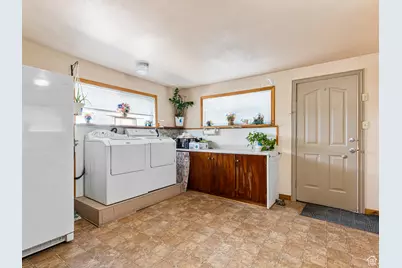 1040 W Center St, Hinckley, UT 84635 - Photo 13