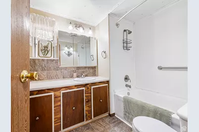 1040 W Center St, Hinckley, UT 84635 - Photo 15