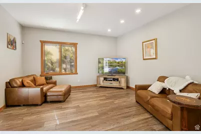 2614 E Tuxedo Cir, Cottonwood Heights, UT 84093 - Photo 27