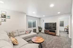 149 E Pioneer Ave, Sandy, UT 84070 - Photo 23