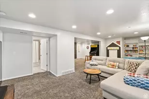 149 E Pioneer Ave, Sandy, UT 84070 - Photo 25