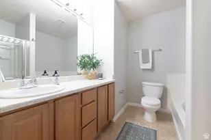 8559 S Sunrise Oak Dr W, West Jordan, UT 84081 - Photo 11