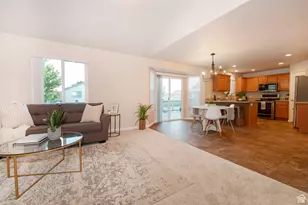 8559 S Sunrise Oak Dr W, West Jordan, UT 84081 - Photo 3