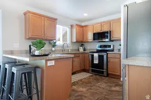 8559 S Sunrise Oak Dr W, West Jordan, UT 84081 - Photo 5