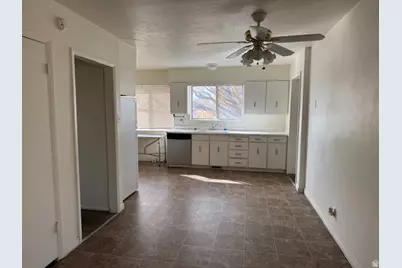 4600 S Creekview Dr, Murray, UT 84107 - Photo 7