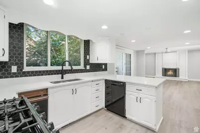 8965 S Quail Run Dr E, Sandy, UT 84093 - Photo 17