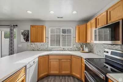 1027 E Sara Ln S, Ogden, UT 84404 - Photo 9