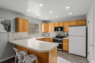 1027 E Sara Ln S, Ogden, UT 84404 - Photo 9