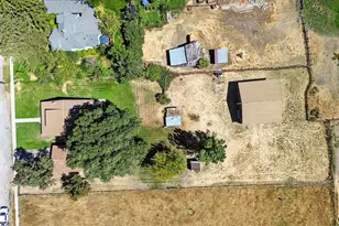 325 W 300 N, Hyrum, UT 84319 - Photo 43