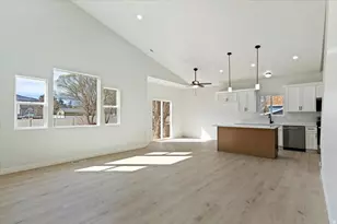 20 E 200 S, Santaquin, UT 84655 - Photo 9