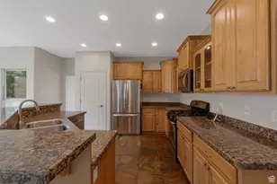 2087 E Eagle Crest Dr Dr S, Draper, UT 84020 - Photo 9