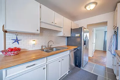 932 E Tritoma Ave S, Sandy, UT 84094 - Photo 9