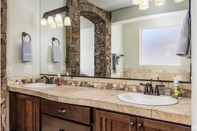4352 W 2440 S, Hurricane, UT 84737 - Photo 17