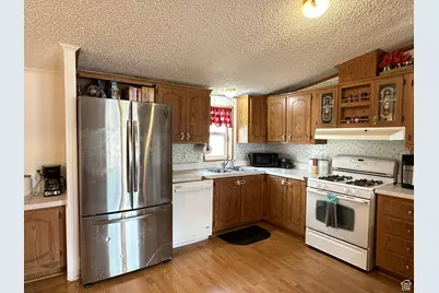 190 W 400 S, Fillmore, UT 84631 - Photo 7
