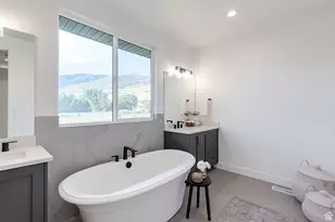 581 W Summerhill Ln N, Centerville, UT 84014 - Photo 13