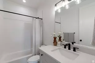 581 W Summerhill Ln N, Centerville, UT 84014 - Photo 17