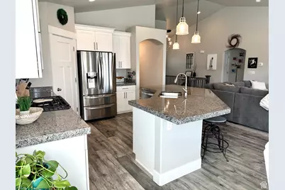 278 E Briarwood Ln, Stansbury Park, UT 84074 - Photo 7