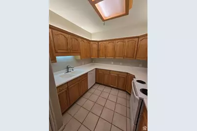 11035 S Grapevine Cv #204, Sandy, UT 84070 - Photo 7