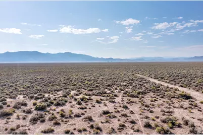 984 W 5450 N #14, Newcastle, UT 84756 - Photo 3